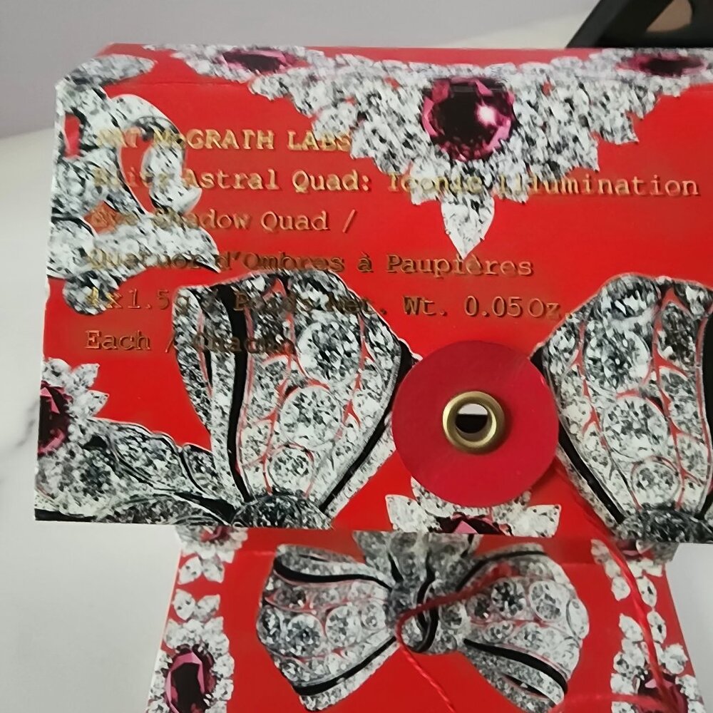 Pat McGrath Blitz Astral Quad: Iconic Illumination Eyeshadow - Picture 3 of 4